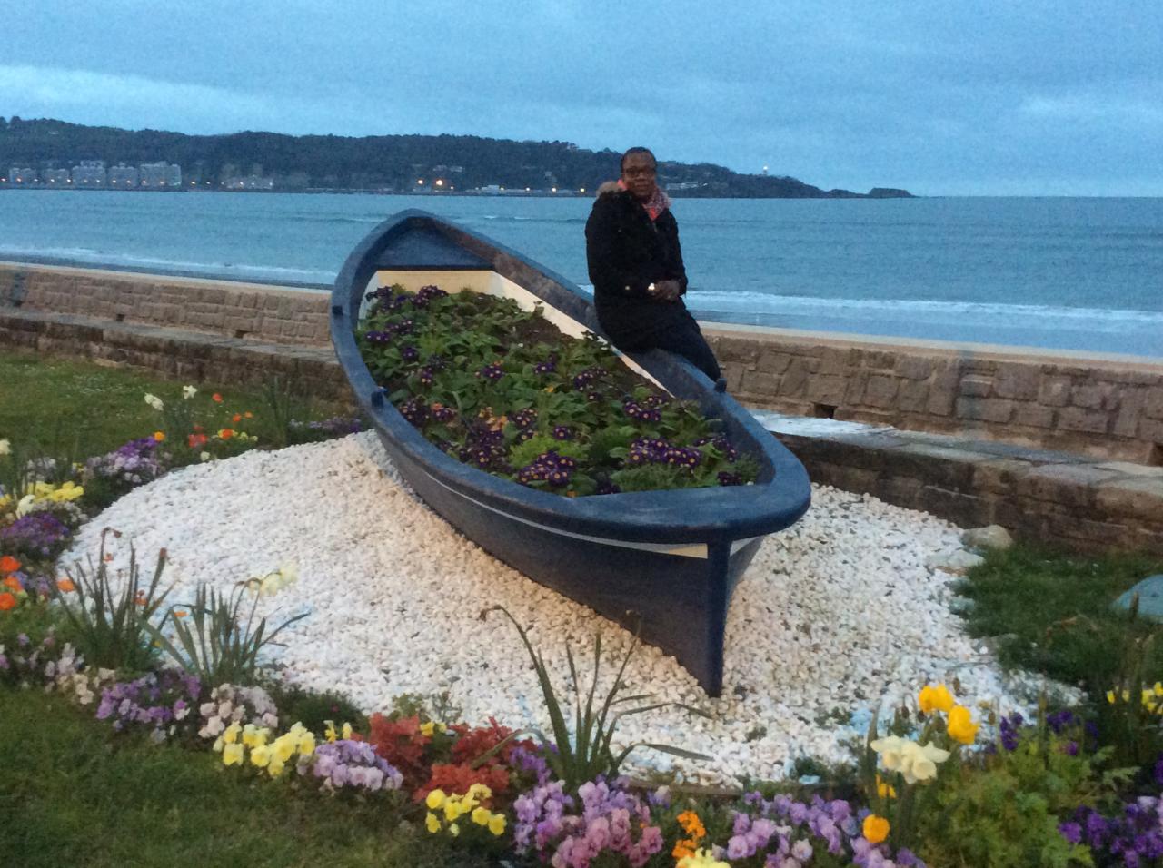 Emma sur une “barque fleurie”