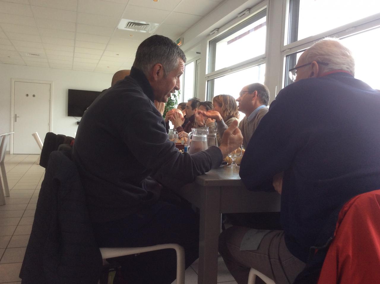 Repas bien mérité du midi, avant une seconde plongée...