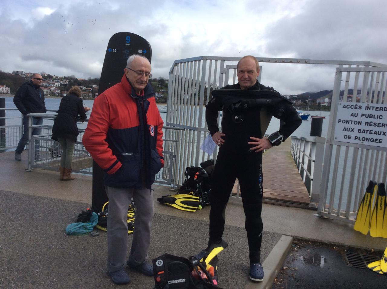 Attente du bateau pour une plongée qui s’avèrera très dure
