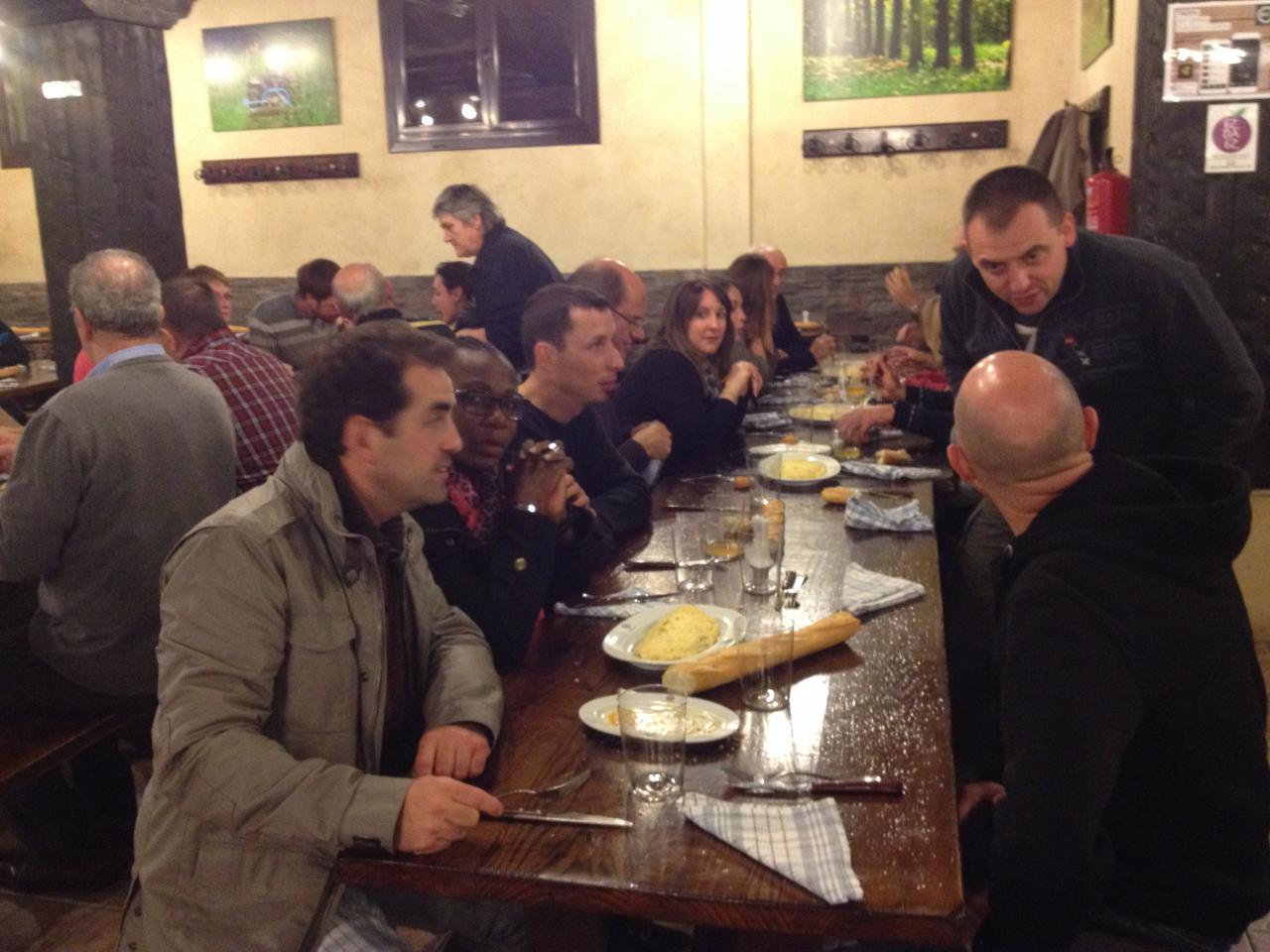Repas dans une cidrerie en Espagne...